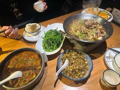 -帅巴人舅母子腊蹄民俗村
