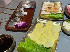 -围炉肉舍•炭烤活鳗•丹东海鲜烤肉(步行街店)