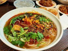 -爆炸头阿姨小四川正宗川味小吃(无任何分店)