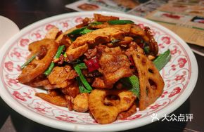 Black Pork Stir-fried with Braised Lotus Root and Tofu Cubes