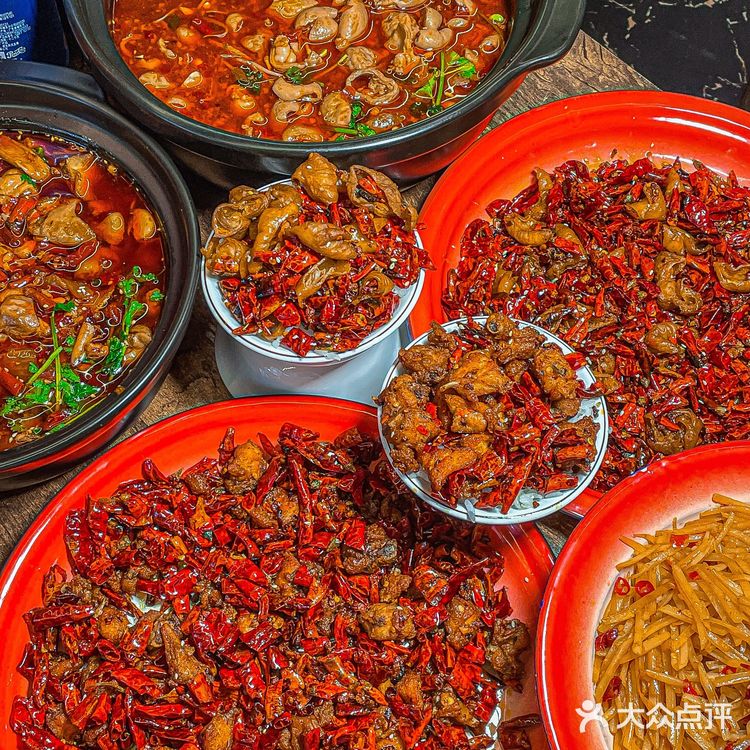 深圳这家肥肠煲吃一次就爱[爱心]上，我想天天来吃 