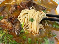 红烧牛肉面-金杨拉面王小吃面馆·牛三宝面·红烧牛肉粉