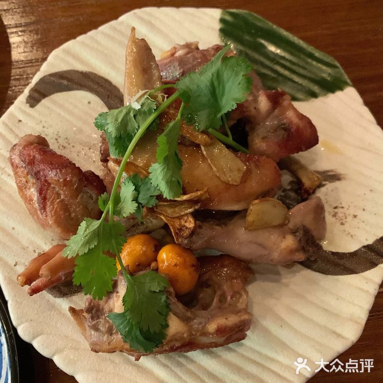 酒吧太吵？酒好喝的地方食物却不行