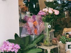-FLOVIE FLORIST CAFE