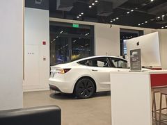 -TESLA 特斯拉(上海太古汇体验店)