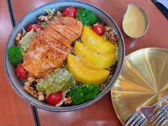 秘制鸡肉芒果牛油果沙拉-魏斯理汉堡(西安沣东吾悦店)