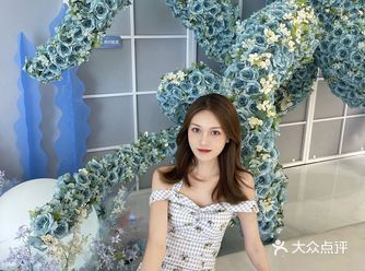 中秋节来水晶花谷撸兔兔拿小兔子发饰