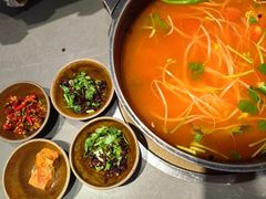 红酸汤锅-苗阿哥