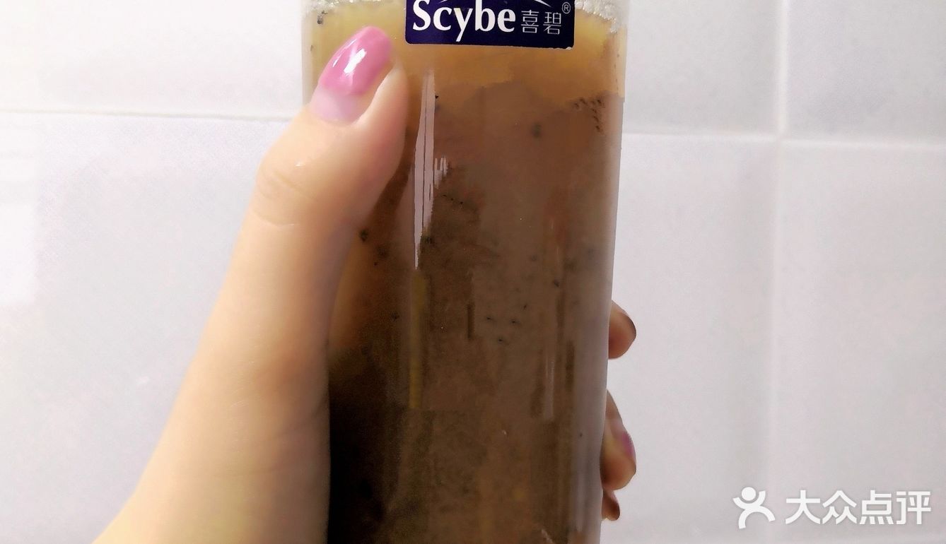 看似黑暗但竟然有一点好喝的蓝莓苹果汁。