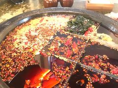 -渝嘴小老弟老火锅(华新村店)