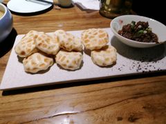 鲅鱼酱配石头饼-聚缘堂·海鲜私房菜(松岭路店)