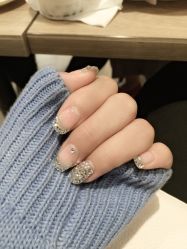 -进巍美甲美睫店