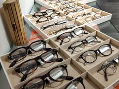 -目艮眼镜SHOWROOM(品牌集合店)