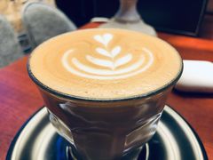 垃圾桶拿铁-阿什卡咖啡馆ESSCA COFFEE(塔里木石油宾馆店)
