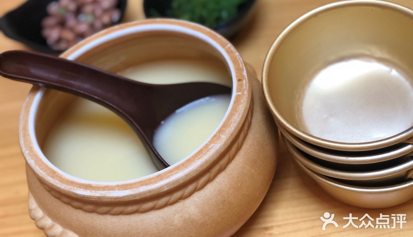 二楼还有小包厢，早去早有哦，点了几个热销菜，量都不算多
