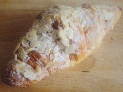 杏仁羊角-西点坊(浦东香格里拉店)