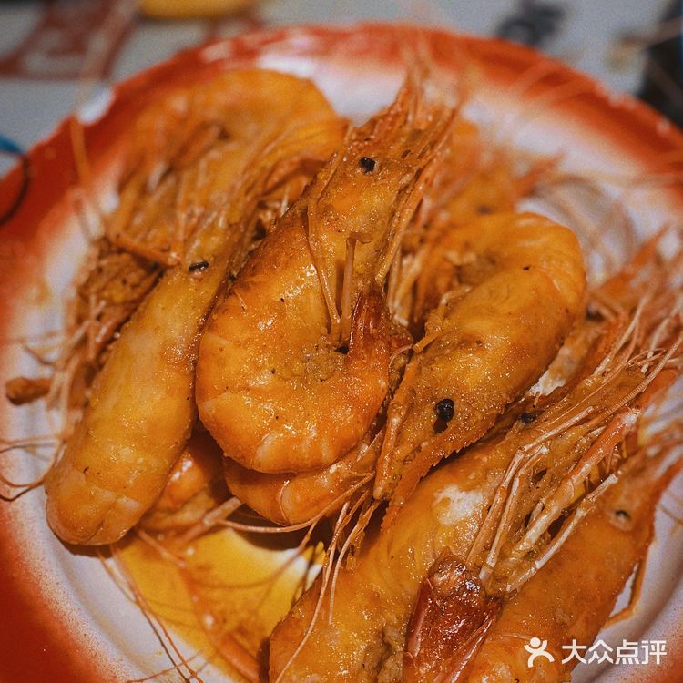 海鲜酒楼的出品，路边大排档的消费