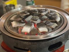 -围炉肉舍•炭烤活鳗•丹东海鲜烤肉(步行街店)