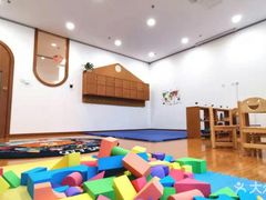 -抱抱熊托育中心(大悦城店)