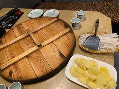 -万里闯关东铁锅炖菜馆(高新旗舰店)