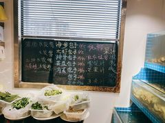 -方国老头包子·39年威海本地老字号•小船海鲜疙瘩汤