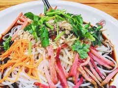 炝拌竹虫-老滇山寨•云南特色菜•地方菜•民族风情歌舞表演(金碧店)