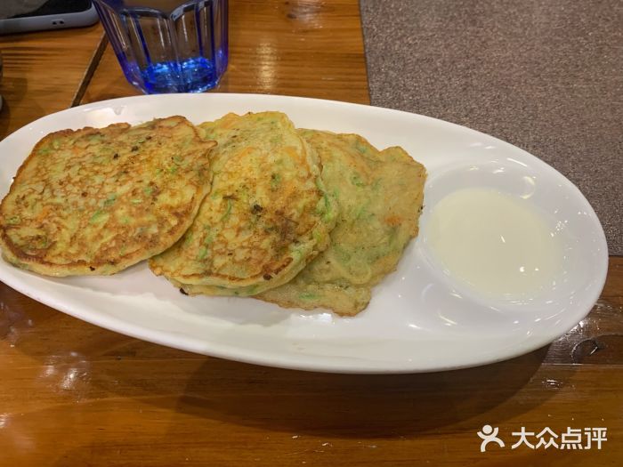 TUK土耳其餐厅·下午茶(卢湾店)西葫芦饼配酸奶图片
