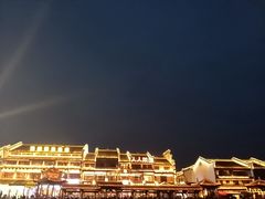 -巴陵广场
