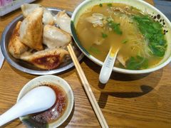 -黄阿姨锅贴大王(万航渡路店)