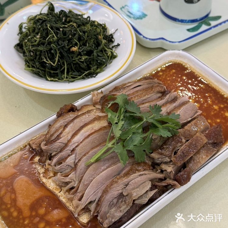 这家开在大宁中心的潮府粥绝对是非常的正宗，食材新鲜