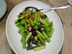 鸡枞菌炒芦笋-味莊·青岛菜(云霄路店)