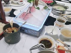 -红鼎豆捞·非遗鲍皇汤火锅(宝丰路店)