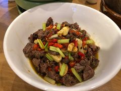 贡椒炒黄牛肉-费大厨辣椒炒肉(万家丽一店)