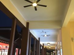 -王府井奥莱临潼小镇(临潼店)