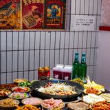 热闹的老小区重庆火锅、香爆整条gai‼️