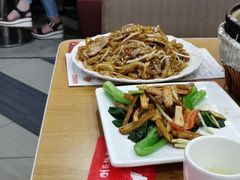 干炒牛河-粤仔湾砂锅粥(金太湖店)