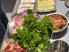 -围炉肉舍•炭烤活鳗•丹东海鲜烤肉(步行街店)