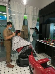 -老男孩男士理容馆·理发·烫染·修面