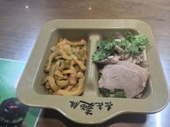 -亮亮面馆(经六路店)