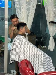 点击看大图 -老男孩男士理容馆·理发·烫染·修面