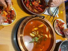 -虾弄弄海派小龙虾·牛羊蝎子火锅