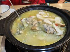 姬松茸炖鸡-妈妈的味道(和顺古镇店)