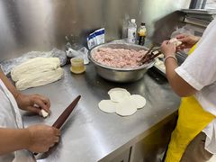 -黄阿姨锅贴大王(万航渡路店)