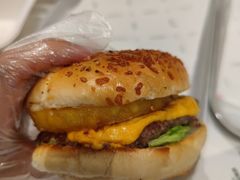 鲜切黑钻凤梨芝士牛堡-必胜客(张家港购物公园店)