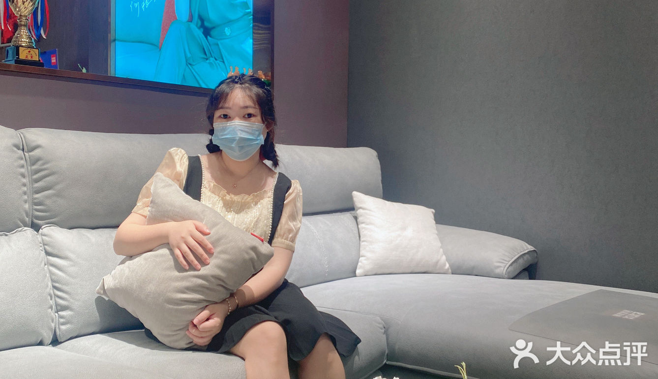 最近姐姐家乔迁新居，我正准备买一套沙发送给她当贺礼