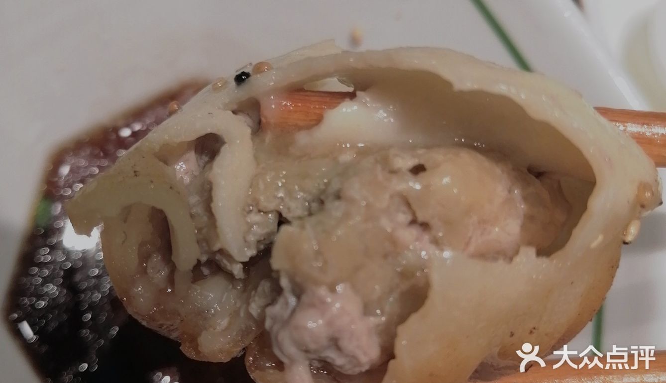 在大众点评上选择了一个双人套餐！两个女生可以吃的很饱！