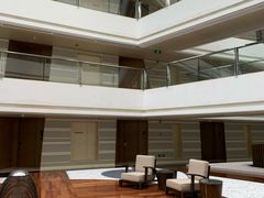 -上海滴水湖皇冠假日酒店