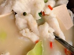 酸汤煮嫩滑鱼片-小大董·烤鸭(王府井apm店)
