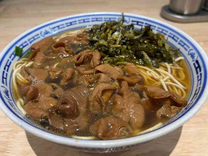 味道的确对得起这个招牌,大肠处理干净,软糯有咬劲,搭配雪菜,汤面或者