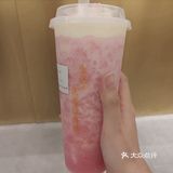 很爱蜜桃的味道。下面是蜜桃果肉加茶，上层是厚厚的芝士